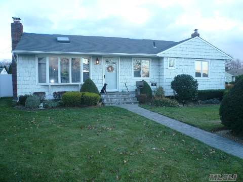 #1 photo, 10 Pasture Court, ナッソー郡 Bethpage , NY 11714