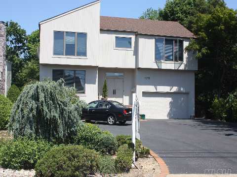 #1 photo, 1979 Lake End Road, Merrick , NY 11566