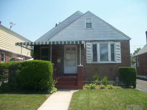 #1 photo, 14 Sterling Road, 长岛 Elmont , NY 11003