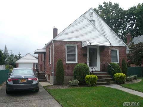 #1 photo, 1410 S Park Place, ناسو New Hyde Park , NY 11040