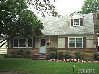 #1 photo, 20 Poplar Street, নাসাউ কাউন্টি Westbury , NY 11590