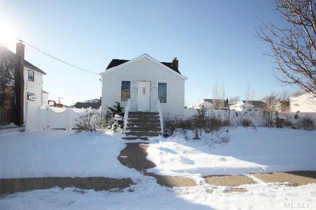 #1 photo, 588 Miller Avenue, 롱 아일랜드 Freeport , NY 11520