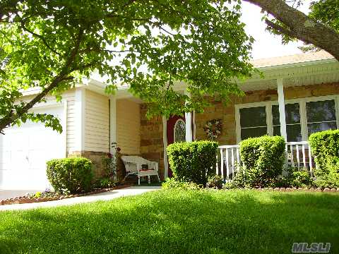 #1 photo, 145 Laurance Lane, サフォーク郡 Ridge , NY 11961