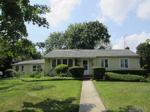 #1 photo, 115 Briarcliff Road, নাসাউ কাউন্টি Westbury , NY 11590