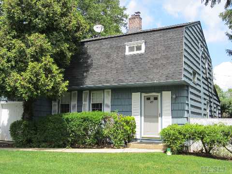 #1 photo, 89 Titus Avenue, নাসাউ কাউন্টি Carle Place , NY 11514