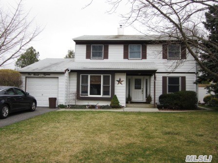 #1 photo, 115 Greenbelt Parkway, Holbrook , NY 11741