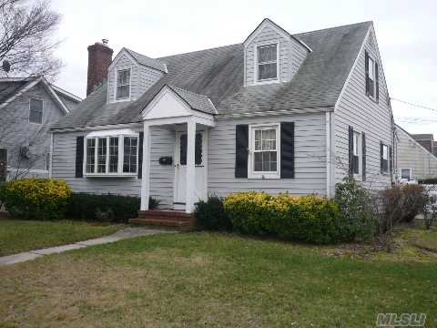 #1 photo, 309 Hughes Street, ナッソー郡 Bellmore , NY 11710