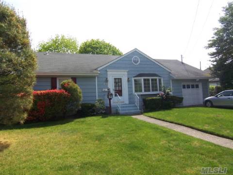 #1 photo, 205 Baylawn Avenue, Copiague , NY 11726