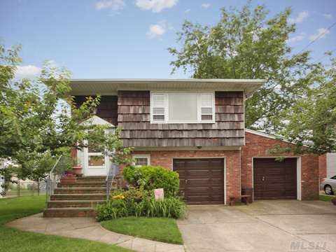 #1 photo, 647 9th Street, ناسو Franklin Square , NY 11010