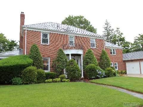 #1 photo, 107 Seaman Avenue, ناسو Rockville Centre , NY 11570