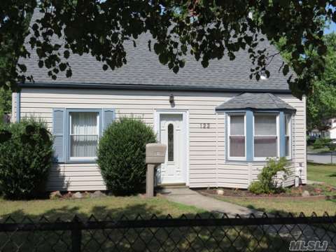 #1 photo, 122 Wantagh Avenue, Levittown , NY 11756