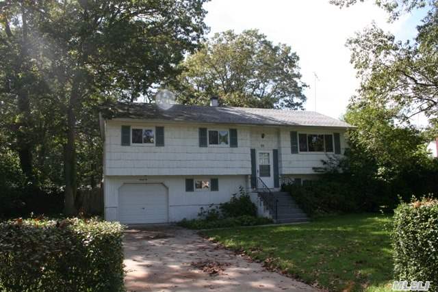 #1 photo, 32 Vautrin Avenue, サフォーク郡 Holtsville , NY 11742