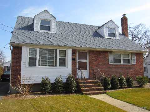 #1 photo, 148 Manor Avenue, নাসাউ কাউন্টি Westbury , NY 11590