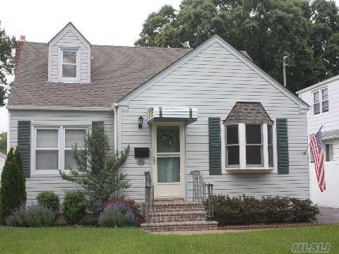 #1 photo, 1763 Pettit Avenue, North Merrick , NY 11566