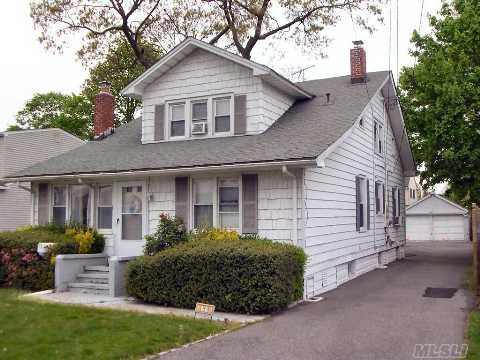 #1 photo, 39 Cockenoe Avenue, Babylon , NY 11702