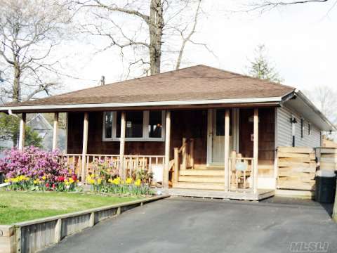 #1 photo, 420 Oak Neck Road, West Islip , NY 11795