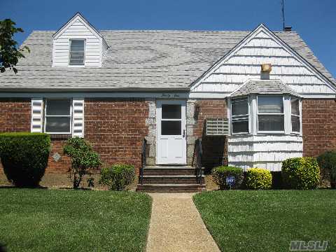 #1 photo, 21 Molyneaux Road, ناسو Valley Stream , NY 11580