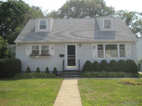 #1 photo, 31 Gianelli Avenue, ناسو Merrick , NY 11566