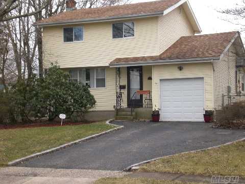 #1 photo, 29 Foxwood Drive, 東長島 Wheatley Heights , NY 11798