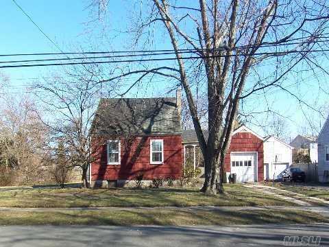 #1 photo, 50 S Emerson Avenue, Amity Harbor , NY 11701