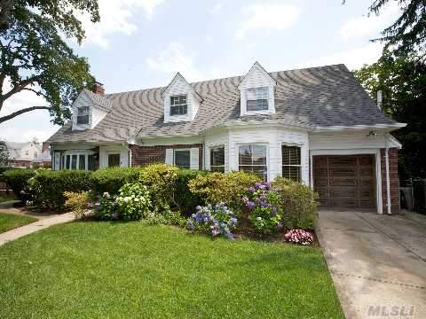 #1 photo, 41 Purdy Court, מחוז נסאו Rockville Centre , NY 11570