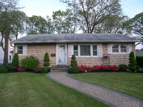 #1 photo, 40 Independence Avenue, Babylon , NY 11702