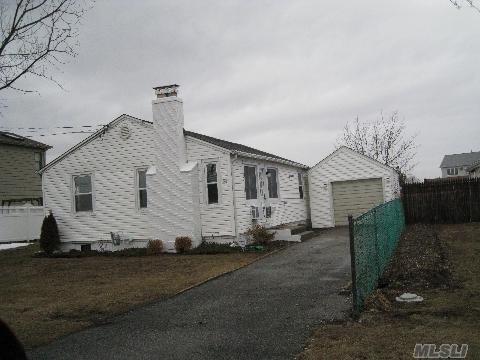 #1 photo, 51 Shore Road, سوفولك Amityville , NY 11701