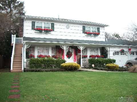 #1 photo, 11 Sexton Place, Farmingdale , NY 11735