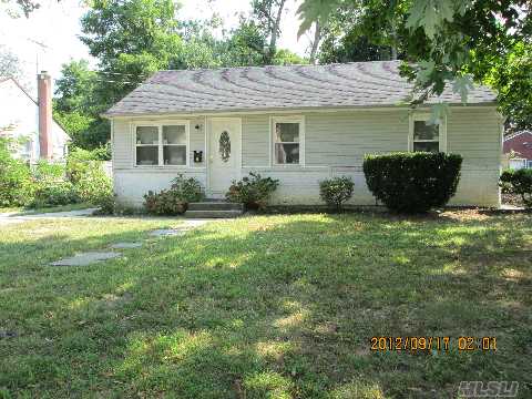 #1 photo, 8 Locust Avenue, 東長島 Wheatley Heights , NY 11798