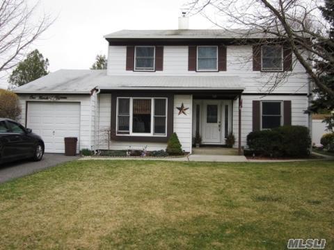 #1 photo, 115 Greenbelt Parkway, Holbrook , NY 11741