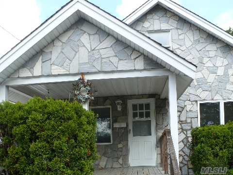 #1 photo, 3 E Lyons Street, سوفولك Melville , NY 11747