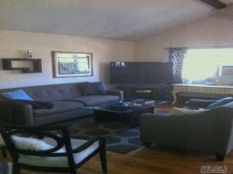 #1 photo, 577 Elwood Road, East Northport , NY 11731