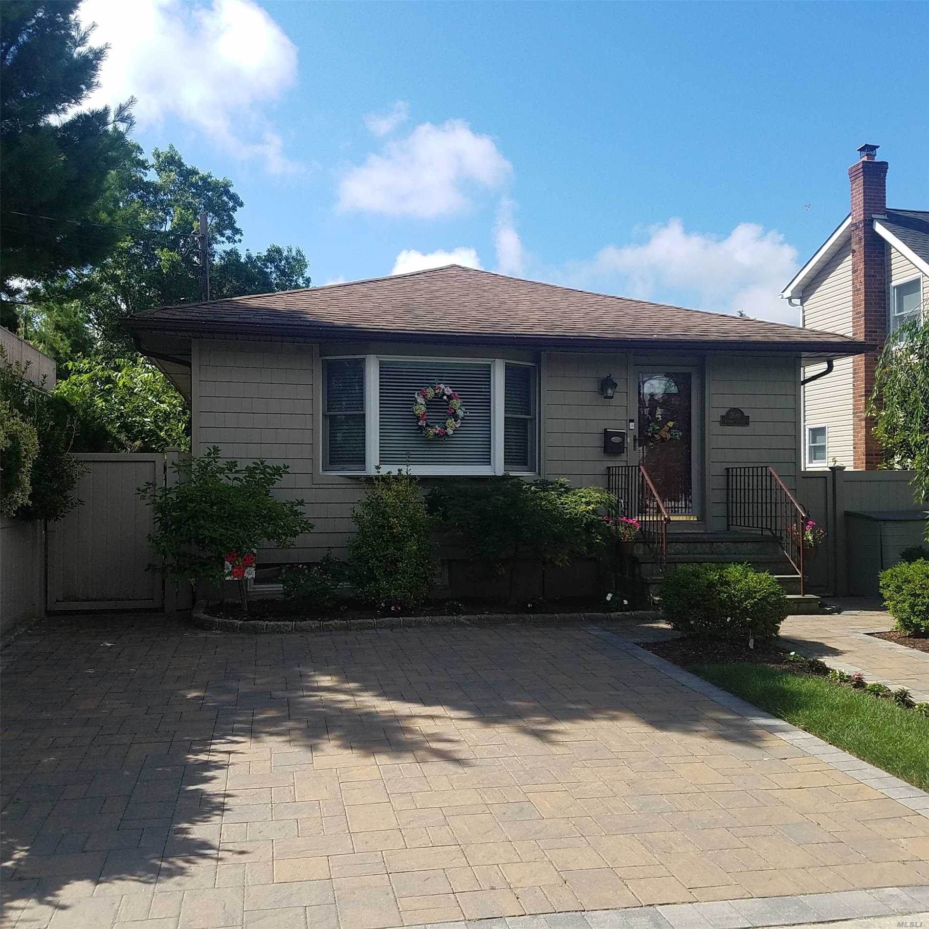 #1 photo, 2688 Linden Street, ナッソー郡 Bellmore , NY 11710