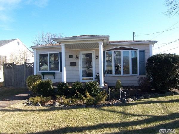 #1 photo, 76 Wilson Avenue, سوفولك Amity Harbor , NY 11701