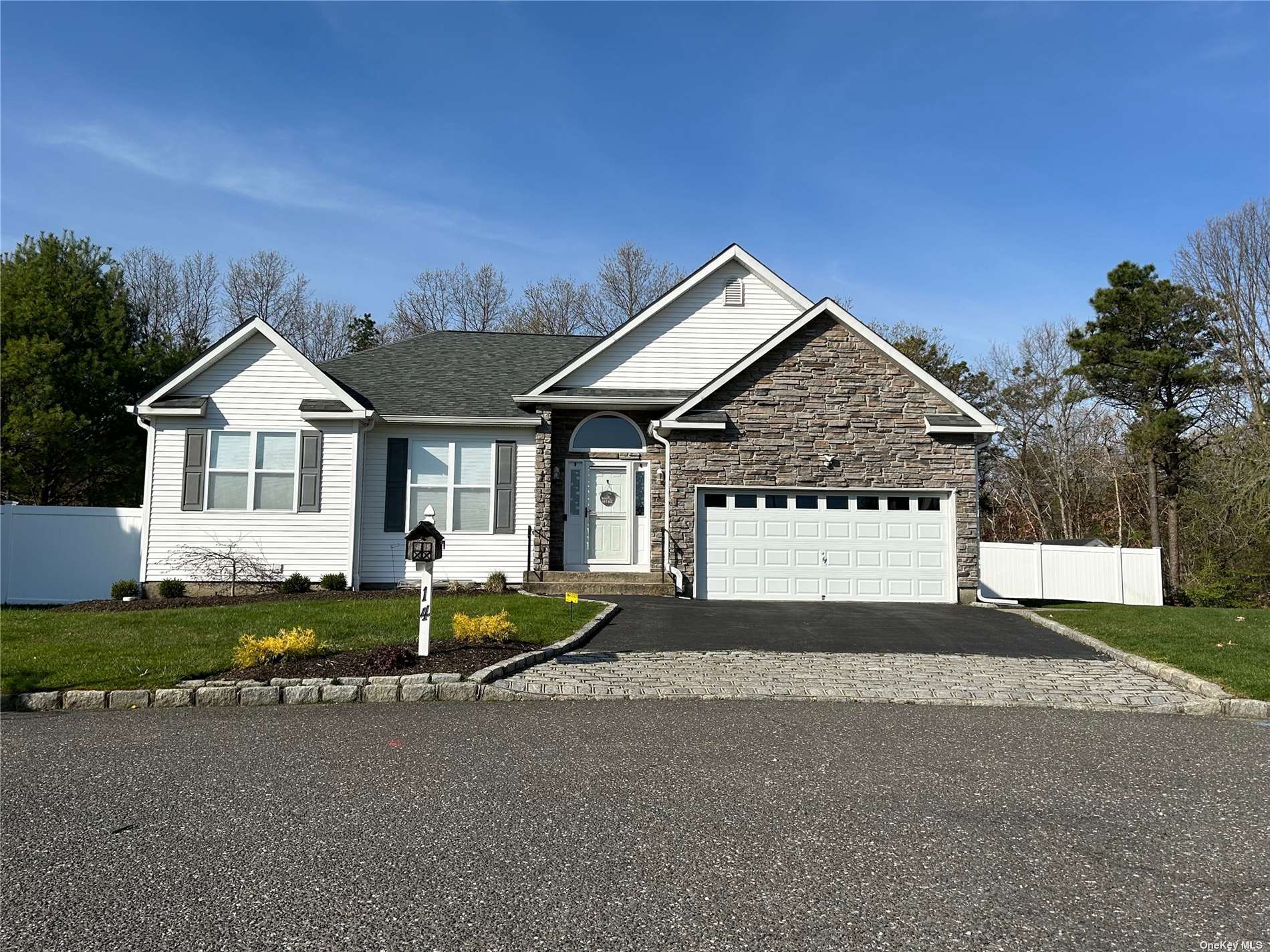 #1 photo, 14 Marigold, Holtsville , NY 11742