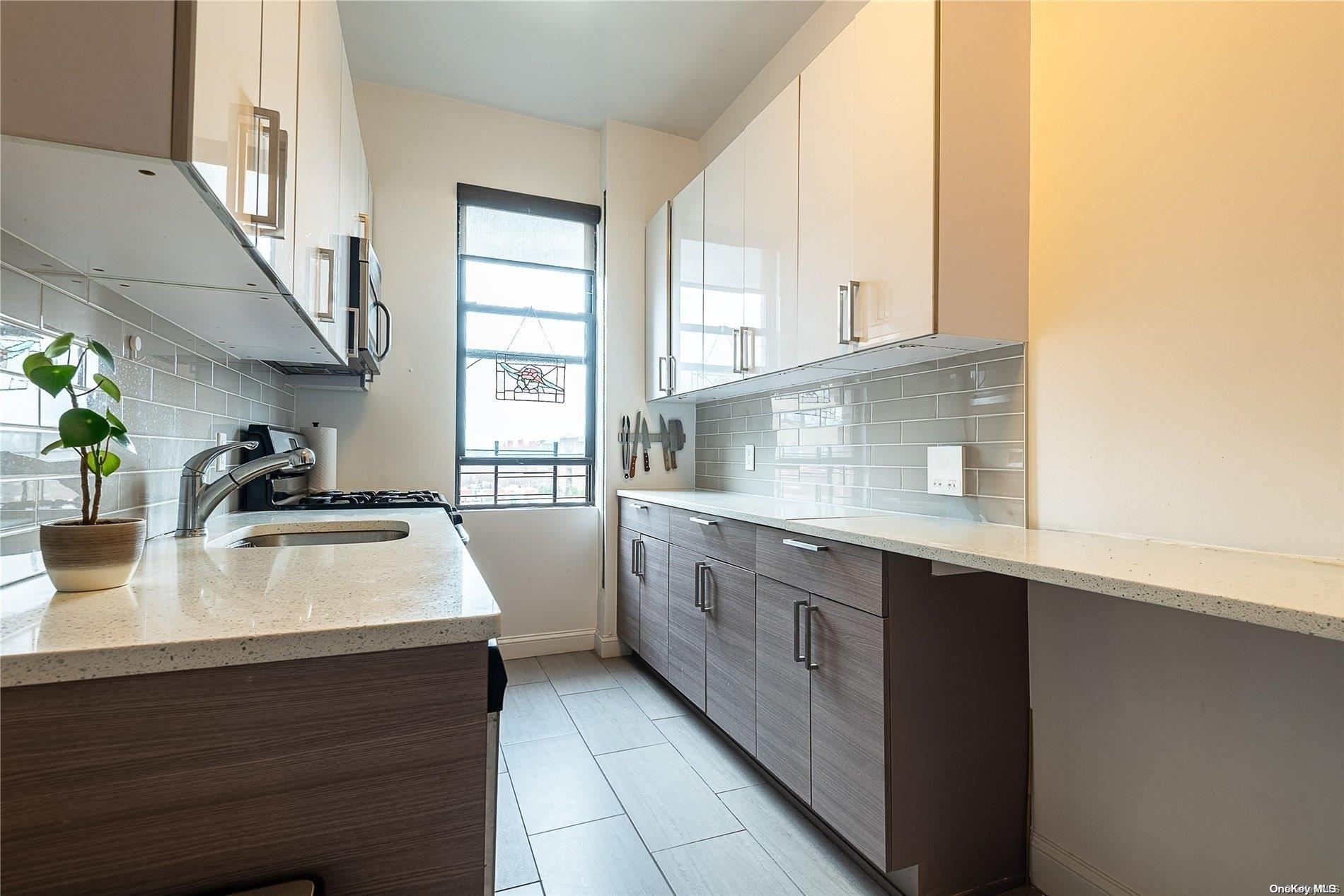 #1 photo, 115-25 Metropolitan Avenue, Kew Gardens , NY 11418