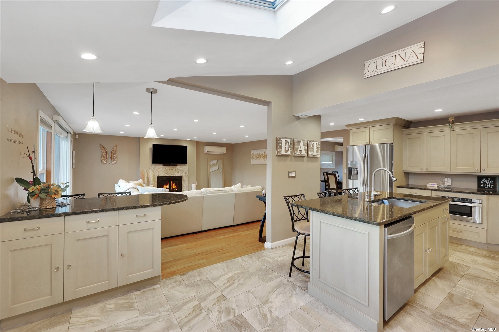 #1 photo, 1008 N Richmond Avenue, サフォーク郡 Lindenhurst , NY 11757