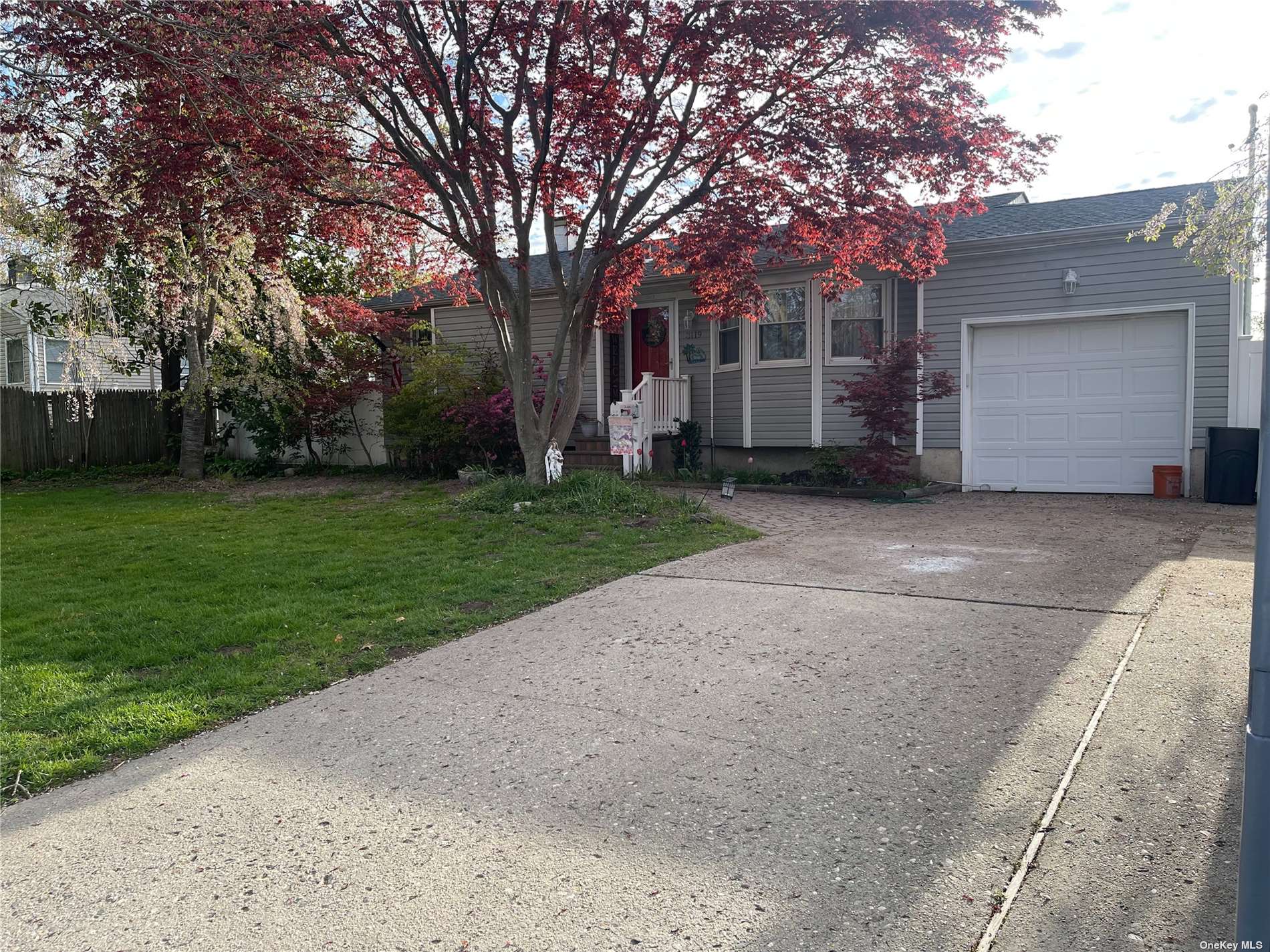 #1 photo, 3119 Newport Avenue, सफ़ोक काउंटी Medford , NY 11763