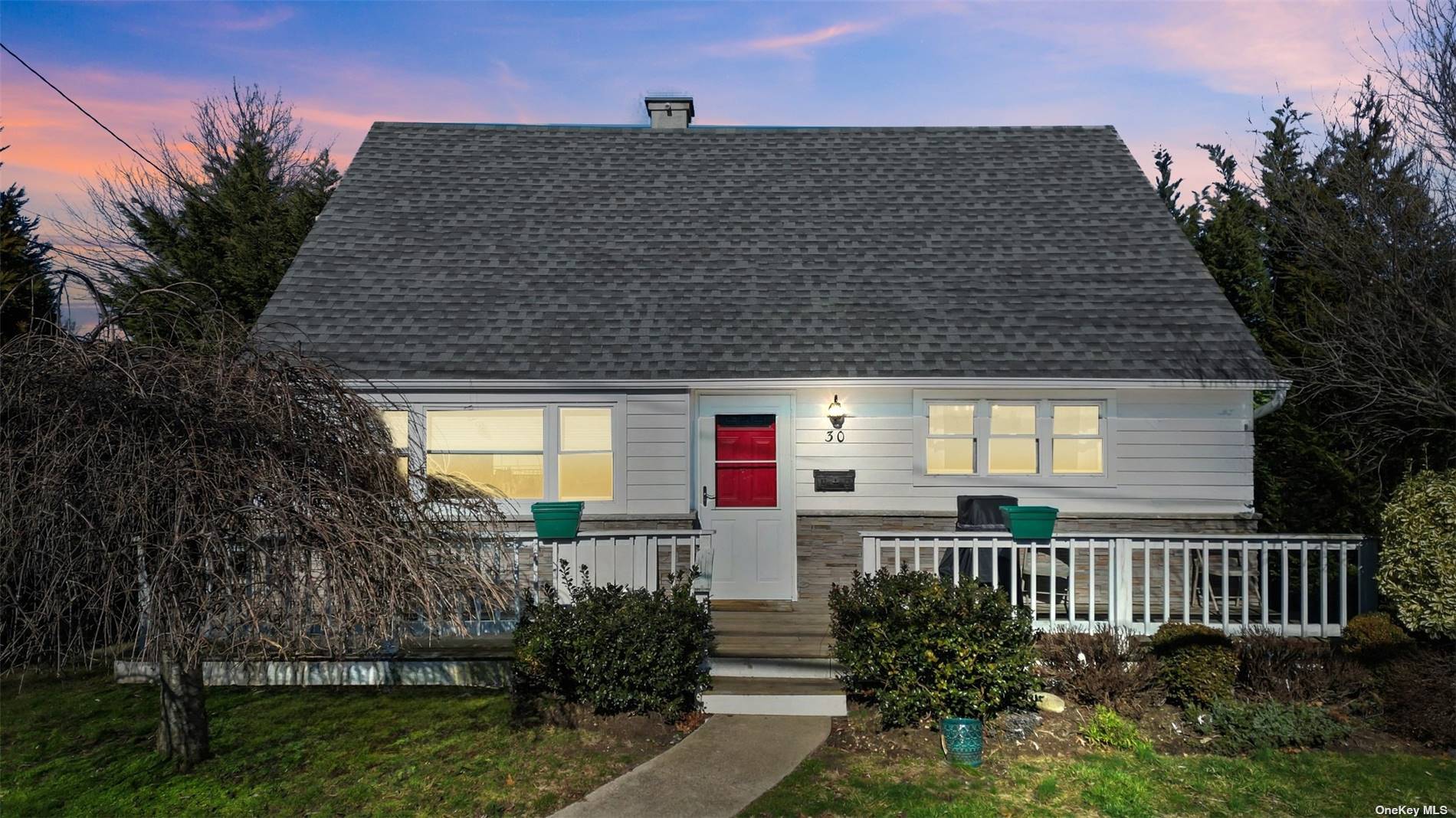 #1 photo, 30 Montgomery Avenue, 長島 Oceanside , NY 11572