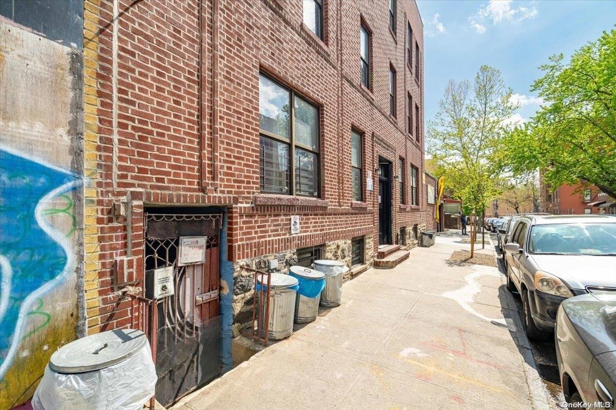 #5 photo, 2466/2468 Beaumont Avenue, ブロンクス区 Bronx , NY 10458