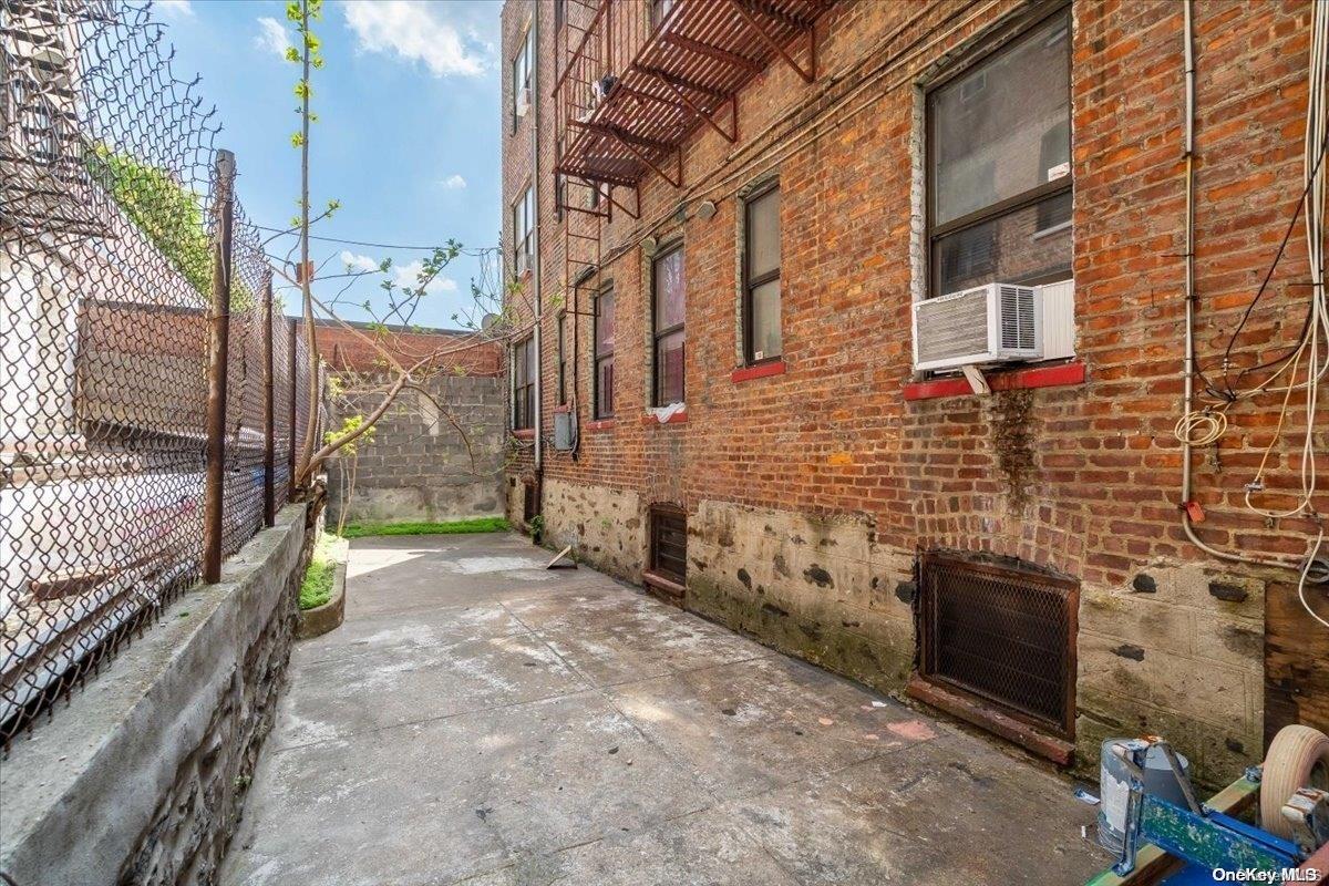 #7 photo, 2466/2468 Beaumont Avenue, ブロンクス区 Bronx , NY 10458