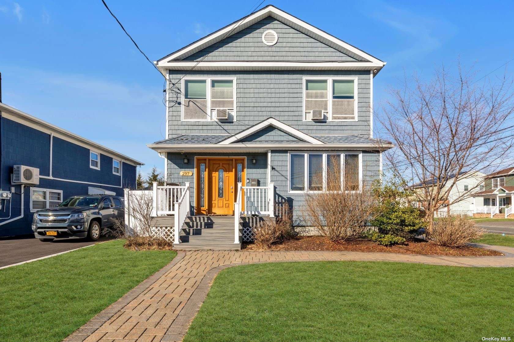 #1 photo, 297 Catskill Avenue, サフォーク郡 Lindenhurst , NY 11757