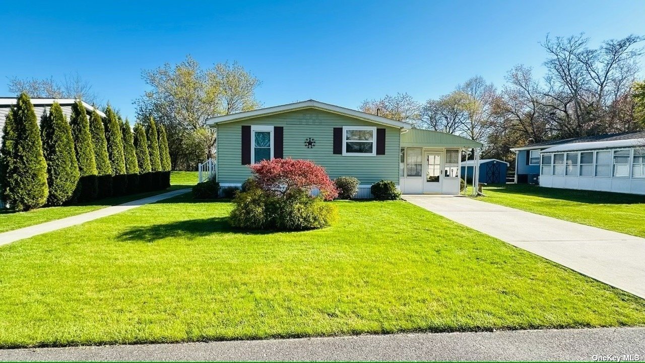 #1 photo, 1661-370 Old Country Road, Riverhead , NY 11901