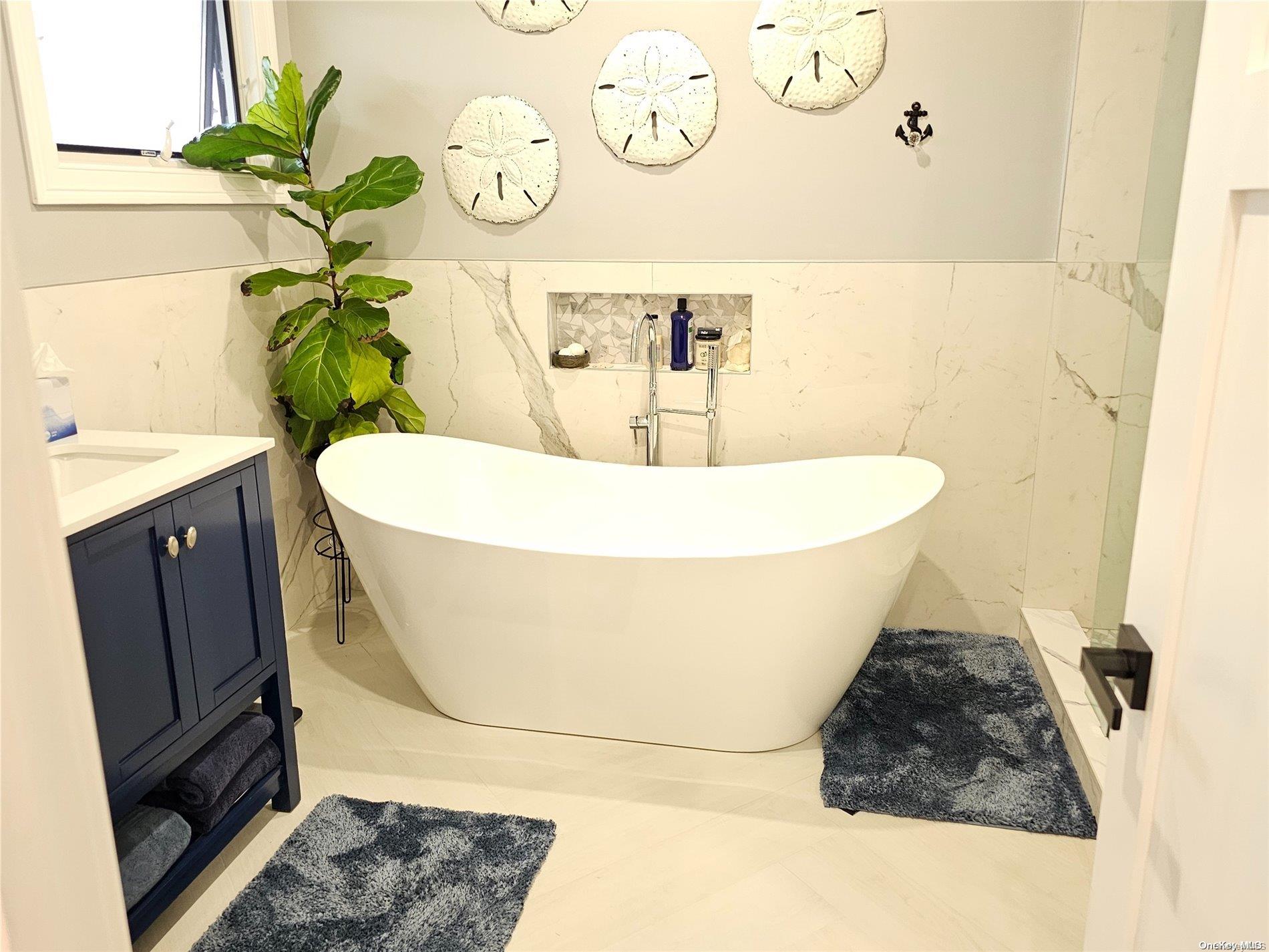 #17 photo, 47 Pershing Avenue, سوفولك Babylon , NY 11702