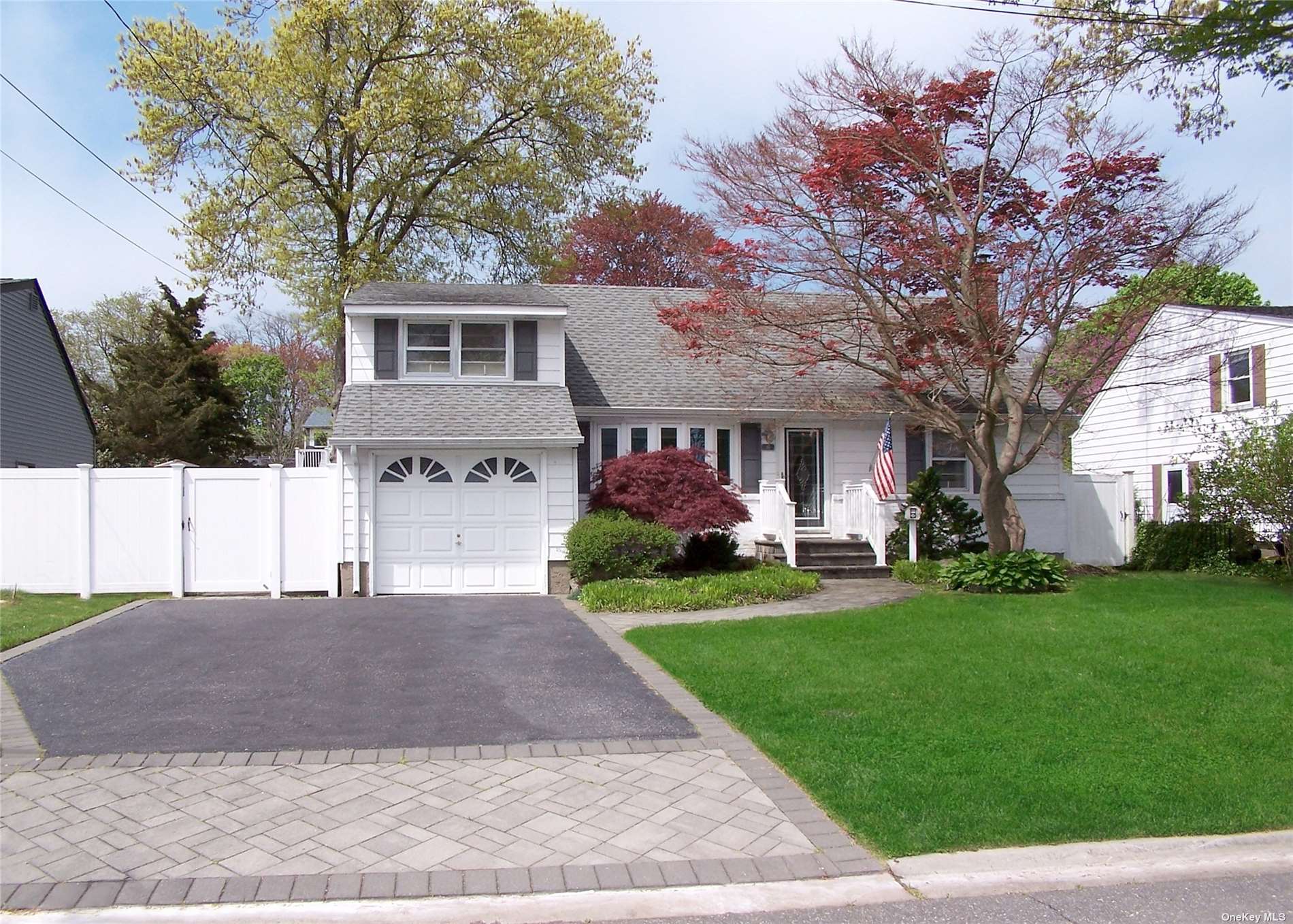 #1 photo, 35 Harriet Road, North Babylon , NY 11703