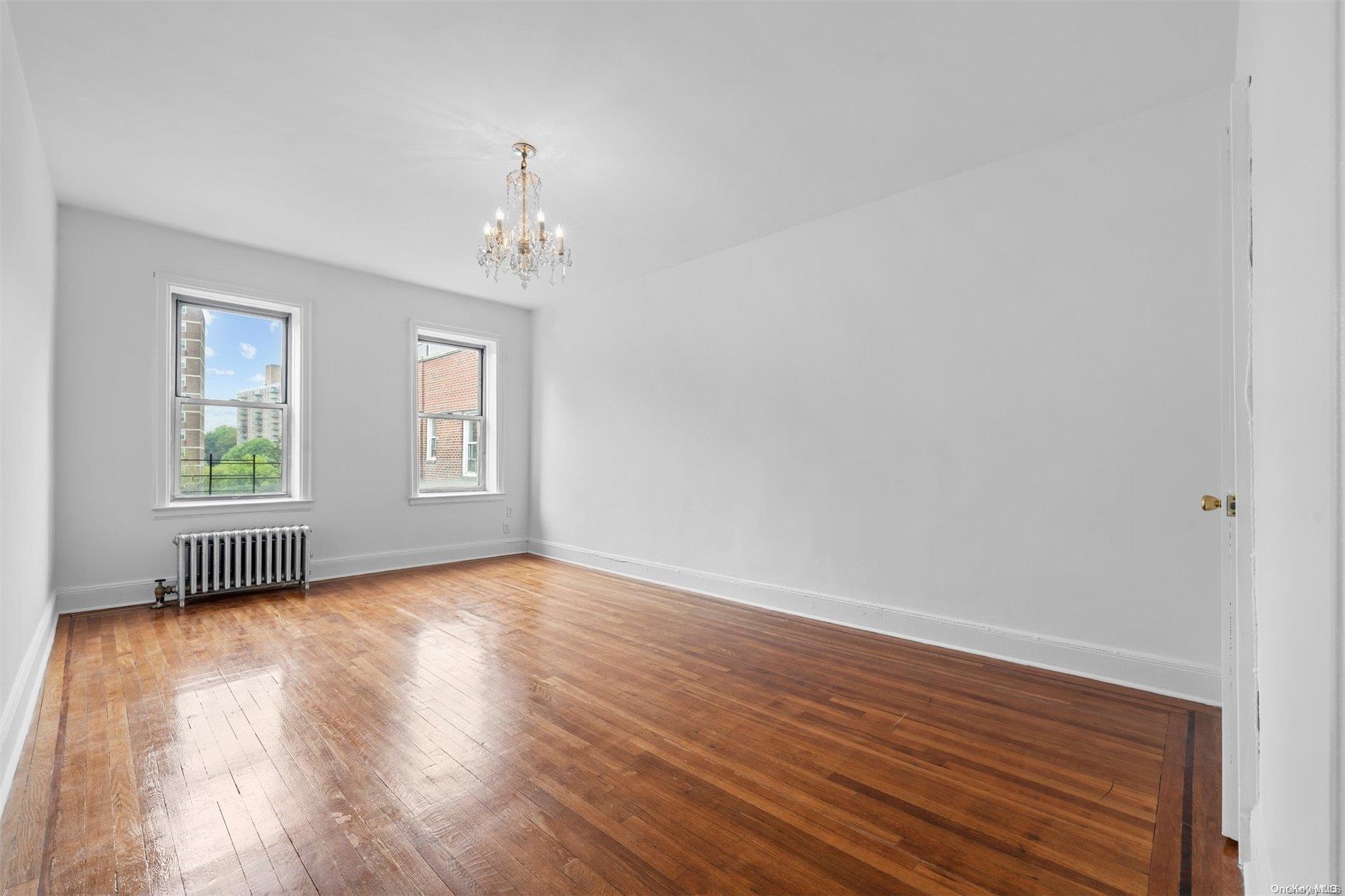 #11 photo, 59-11 Queens Blvd, কুইন্‌স Woodside , NY 11377