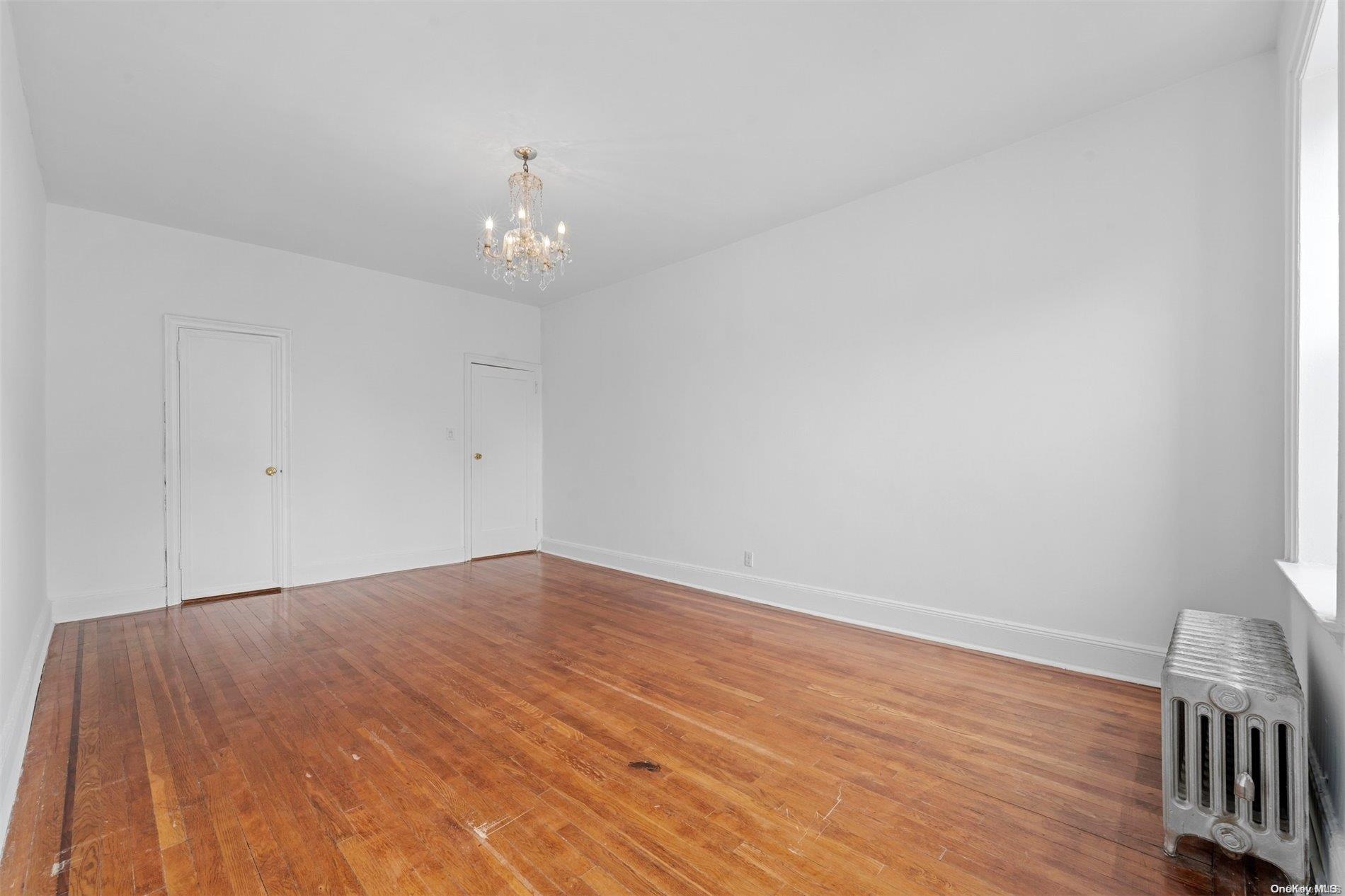 #12 photo, 59-11 Queens Blvd, কুইন্‌স Woodside , NY 11377