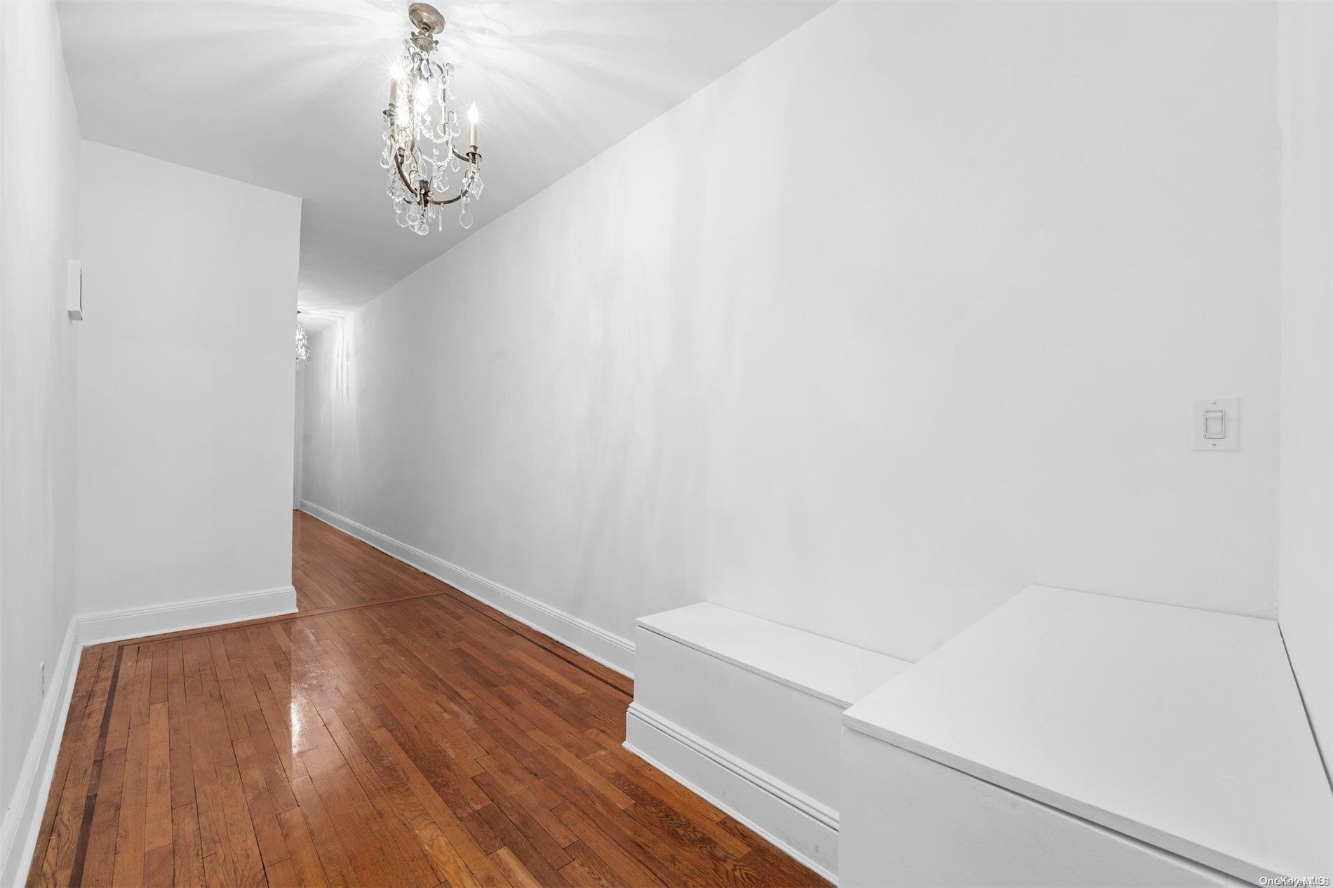 #19 photo, 59-11 Queens Blvd, কুইন্‌স Woodside , NY 11377