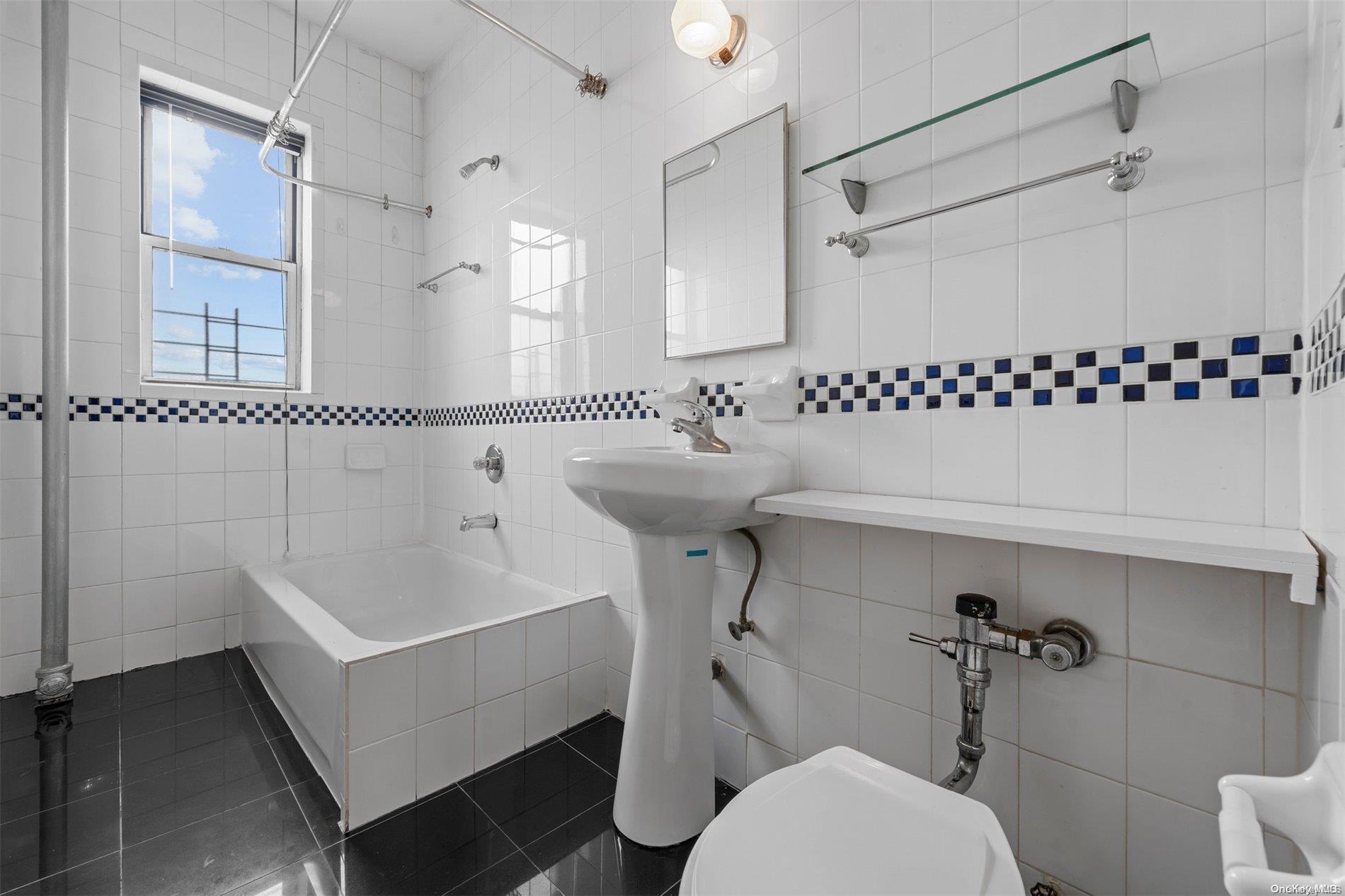 #9 photo, 59-11 Queens Blvd, কুইন্‌স Woodside , NY 11377