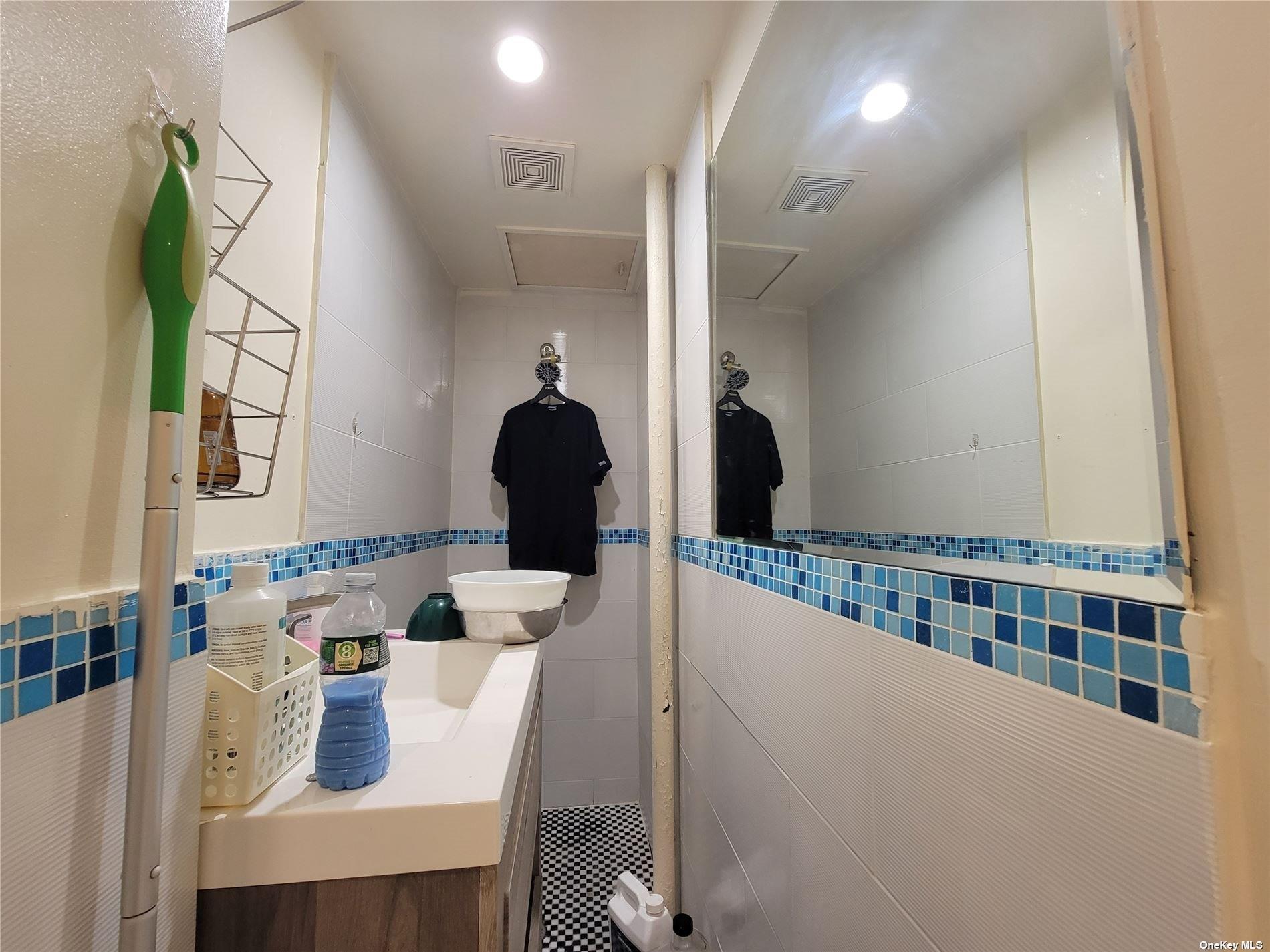 #16 photo, 161-07 Northern Boulevard, クイーンズ区 Flushing , NY 11358